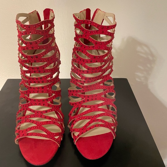 Red heels - Picture 2 of 2